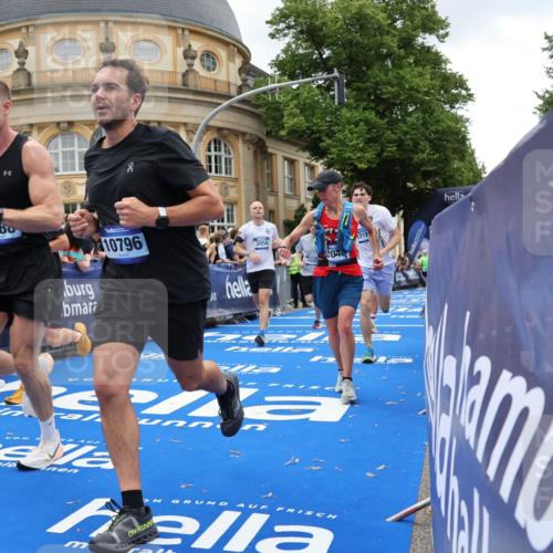 29.06.2025 - hella hamburg halbmarathon Strokosch-Dieckow http://msf.ph/oto/8269817 29.06.2025 10:46:16 Ziel 1569, 1600, 1759, 2048, 2590, 3056, 3087, 4949, 6388, 6691, 7335, 7450, 8142, 9497, 10796, 11094, 11185, 11773, 12171, 12651, 13698, 14200, 14262, 16127, 17190, 18118, 18211, 18637, 18797 meine-sportfotos.de