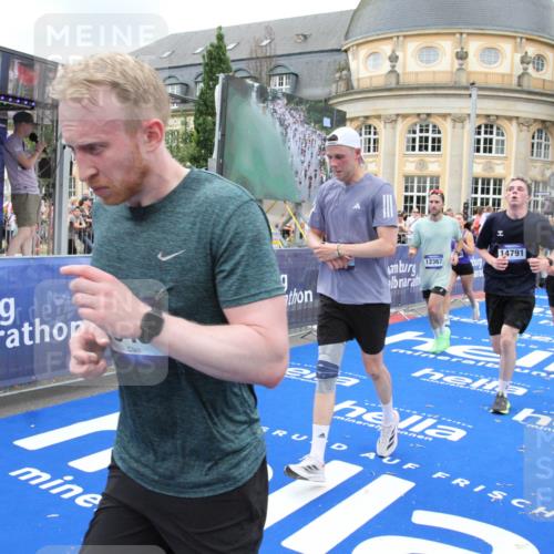 29.06.2025 - hella hamburg halbmarathon Michael Strokosch http://msf.ph/oto/8269824 29.06.2025 10:53:04 Ziel 3059, 3258, 3334, 4121, 4770, 5907, 7509, 7864, 8587, 9093, 9537, 12155, 12367, 12519, 12910, 14791, 15430, 18590, 18720 meine-sportfotos.de