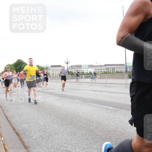 29.06.2025 - hella hamburg halbmarathon Lena Gebhardt http://msf.ph/oto/8269829 29.06.2025 10:54:16 Lombardsbrücke 2854, 2600, 14410, 5514, 13850, 1017, 1263, 1687, 1744, 1753, 1762, 1779, 1789, 1822, 1949, 2079, 2244, 2372, 2532, 2600, 2761, 2854, 3055, 3079, 3187, 3188, 3249, 3364, 3465, 3467, 3557, 3761, 3795, 3857, 4323, 4685, 4720, 4838, 4971, 5157, 5185, 5216, 5309, 5430, 5514, 5804, 5817, 5898, 5933, 5964, 5993, 6023, 6192, 6279, 6468, 6583, 6987, 6988, 7498, 7614, 7670, 7874, 7946, 7986, 8801, 8803, 8867, 8924, 9130, 9138, 9203, 9503, 9572, 10207, 11354, 11390, 11785, 12930 meine-sportfotos.de