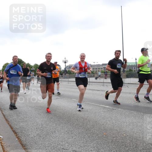 29.06.2025 - hella hamburg halbmarathon Lena Gebhardt http://msf.ph/oto/8269875 29.06.2025 10:46:18 Lombardsbrücke 1004, 1100, 1421, 1426, 1429, 1465, 1532, 1555, 1608, 1837, 1867, 1868, 2398, 2423, 2500, 2697, 2773, 2813, 2951, 2954, 3410, 3469, 4104, 4119, 4223, 4355, 4448, 4572, 5697, 5703, 5769, 5770, 5854, 5892, 6068, 6124, 6161, 6333, 6392, 7303, 7356, 7364, 7368, 7374, 7605, 7767, 7894, 7960, 7983, 8047, 8551, 8700, 9120, 9121, 9129, 9337, 9426, 9445, 10153, 10230, 10367, 10511, 11358, 11361, 11876, 11910, 12298, 12333, 12507, 12522, 13969, 14261, 15852 meine-sportfotos.de