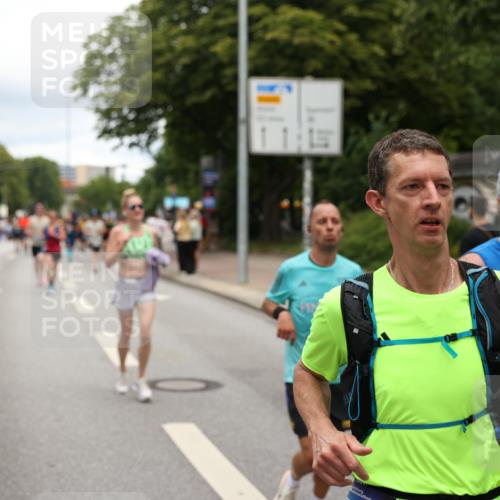 29.06.2025 - hella hamburg halbmarathon Yannick Fuchs http://msf.ph/oto/8269943 29.06.2025 10:49:01 20KM 1125, 1506, 1628, 2029, 2119, 2252, 2448, 2561, 2884, 2955, 3256, 3652, 4029, 4616, 4868, 4903, 4938, 5021, 5319, 6355, 6433, 6587, 6891, 6938, 8487, 8618, 8973, 10044, 10368, 10376, 11184, 11333, 11568, 11797, 11799, 11976, 12483, 12526, 12584, 12961, 13267, 13988, 14175, 14750, 14834, 14845, 14909, 15389, 15854, 15868, 15896, 16047, 16110, 16327, 17842, 18031, 18190, 18380 meine-sportfotos.de