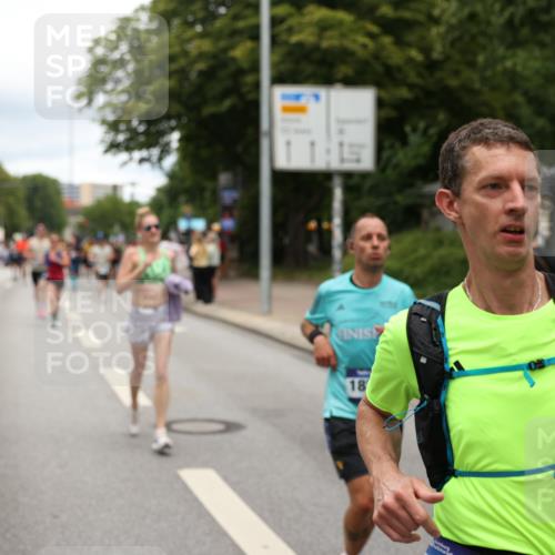 29.06.2025 - hella hamburg halbmarathon Yannick Fuchs http://msf.ph/oto/8269973 29.06.2025 10:49:01 20KM 1125, 1506, 1628, 2029, 2119, 2252, 2448, 2561, 2884, 2955, 3256, 3652, 4029, 4616, 4868, 4903, 4938, 5021, 5319, 6355, 6433, 6587, 6891, 6938, 8487, 8618, 8973, 10044, 10368, 10376, 11184, 11333, 11568, 11797, 11799, 11976, 12483, 12526, 12584, 12961, 13267, 13988, 14175, 14750, 14834, 14845, 14909, 15389, 15854, 15868, 15896, 16047, 16110, 16327, 17842, 18031, 18190, 18380 meine-sportfotos.de