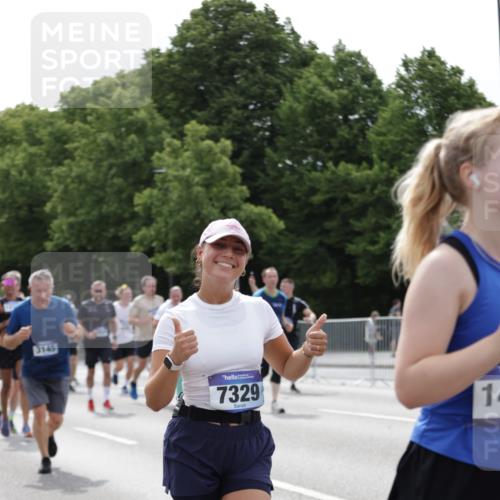 29.06.2025 - hella hamburg halbmarathon Jannik Wohlers http://msf.ph/oto/8270005 29.06.2025 10:33:50 Lombardsbrücke 1672, 2265, 2464, 2496, 2510, 2511, 2526, 2801, 2933, 3145, 3829, 3848, 4824, 4826, 5609, 6105, 6574, 7324, 7329, 8277, 8349, 8965, 10360, 10564, 11432, 11668, 12165, 12330, 12896, 13437, 13485, 13747, 14047, 14058, 14854, 14855, 14918, 14919, 15793, 15845, 15983, 16115, 16578, 17105, 17650, 17789, 17953, 18044 meine-sportfotos.de