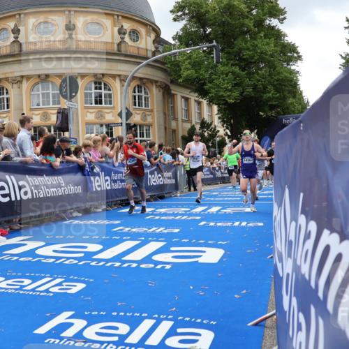 29.06.2025 - hella hamburg halbmarathon Strokosch-Dieckow http://msf.ph/oto/8270021 29.06.2025 10:46:20 Ziel 1569, 1600, 2048, 2222, 2590, 2842, 3056, 4237, 4949, 6388, 6421, 6691, 6978, 7335, 8142, 8981, 9497, 9786, 10796, 11185, 11773, 12171, 12651, 12891, 13698, 14045, 14200, 14228, 14262, 14482, 15157, 16127, 17190, 18118, 18211, 18637, 19209 meine-sportfotos.de