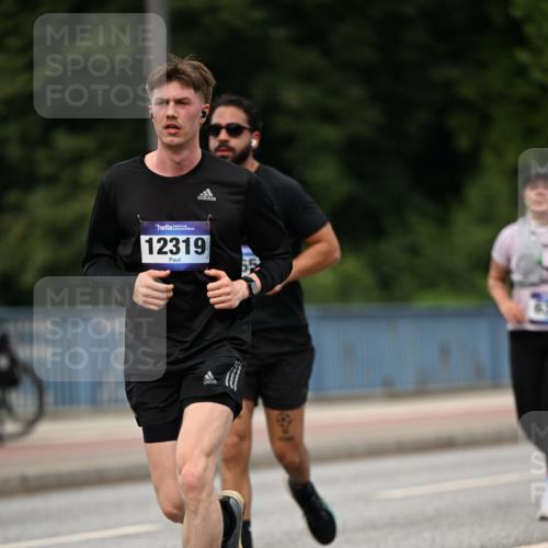 29.06.2025 - hella hamburg halbmarathon Dr. Thomas Lammeyer http://msf.ph/oto/8270109 29.06.2025 10:35:51 Kennedybrücke 1235, 1844, 2672, 2831, 2832, 3358, 3396, 3571, 3681, 4877, 4953, 5165, 5350, 5496, 5846, 5965, 6160, 6344, 6573, 7295, 7334, 7816, 7898, 8304, 8538, 8757, 8806, 9078, 9104, 9478, 9882, 9883, 10240, 10421, 10435, 10653, 11178 meine-sportfotos.de