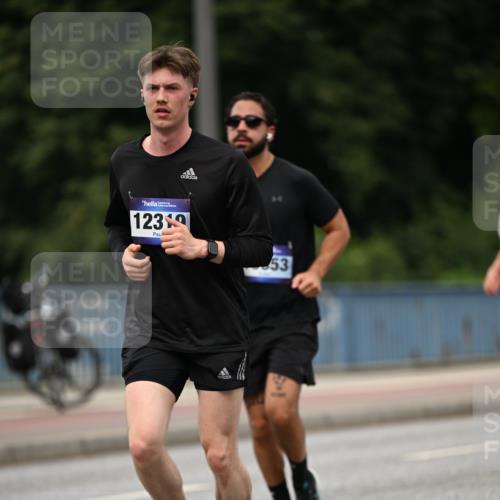29.06.2025 - hella hamburg halbmarathon Dr. Thomas Lammeyer http://msf.ph/oto/8270130 29.06.2025 10:35:51 Kennedybrücke 1235, 1844, 2672, 2831, 2832, 3358, 3396, 3571, 3681, 4877, 4953, 5165, 5350, 5496, 5846, 5965, 6160, 6344, 6573, 7295, 7334, 7816, 7898, 8304, 8538, 8757, 8806, 9078, 9104, 9478, 9882, 9883, 10240, 10421, 10435, 10653, 11178 meine-sportfotos.de