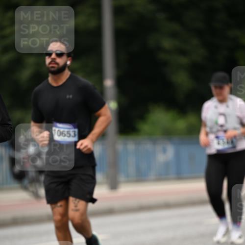 29.06.2025 - hella hamburg halbmarathon Dr. Thomas Lammeyer http://msf.ph/oto/8270170 29.06.2025 10:35:52 Kennedybrücke 1235, 1844, 2672, 2831, 2832, 3358, 3396, 3571, 3681, 4877, 4953, 5165, 5350, 5496, 5846, 5965, 6160, 6344, 6573, 7295, 7334, 7816, 7898, 8304, 8538, 8757, 8806, 9078, 9104, 9478, 9882, 9883, 10240, 10421, 10435, 10653, 11178 meine-sportfotos.de