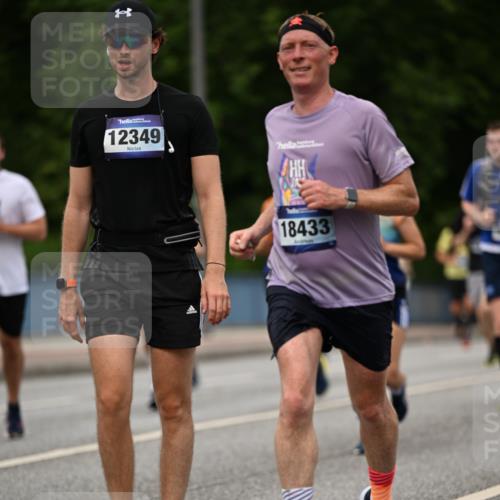 29.06.2025 - hella hamburg halbmarathon Dr. Thomas Lammeyer http://msf.ph/oto/8270185 29.06.2025 10:35:53 Kennedybrücke 1235, 1844, 2672, 2831, 2832, 3358, 3396, 3571, 3681, 4877, 4953, 5165, 5350, 5496, 5846, 5965, 6160, 6344, 6573, 7295, 7334, 7816, 7898, 8304, 8538, 8757, 8806, 9078, 9104, 9478, 9882, 9883, 10421, 10435, 10653 meine-sportfotos.de