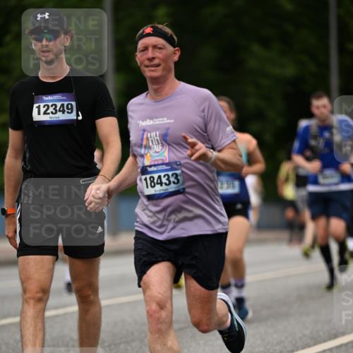29.06.2025 - hella hamburg halbmarathon Dr. Thomas Lammeyer http://msf.ph/oto/8270196 29.06.2025 10:35:53 Kennedybrücke 1235, 1844, 2672, 2831, 2832, 3358, 3396, 3571, 3681, 4877, 4953, 5165, 5350, 5496, 5846, 5965, 6160, 6344, 6573, 7295, 7334, 7816, 7898, 8304, 8538, 8757, 8806, 9078, 9104, 9478, 9882, 9883, 10421, 10435, 10653 meine-sportfotos.de