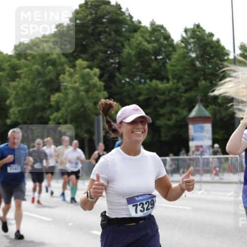 29.06.2025 - hella hamburg halbmarathon Jannik Wohlers http://msf.ph/oto/8270215 29.06.2025 10:33:50 Lombardsbrücke 1672, 2265, 2464, 2496, 2510, 2511, 2526, 2801, 2933, 3145, 3829, 3848, 4824, 4826, 5609, 6105, 6574, 7324, 7329, 8277, 8349, 8965, 10360, 10564, 11432, 11668, 12165, 12330, 12896, 13437, 13485, 13747, 14047, 14058, 14854, 14855, 14918, 14919, 15793, 15845, 15983, 16115, 16578, 17105, 17650, 17789, 17953, 18044 meine-sportfotos.de
