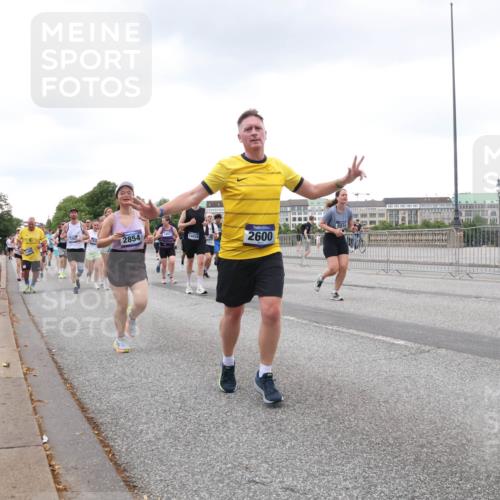 29.06.2025 - hella hamburg halbmarathon Lena Gebhardt http://msf.ph/oto/8270232 29.06.2025 10:54:18 Lombardsbrücke 2854, 14410, 2600, 1017, 1263, 1687, 1744, 1762, 1779, 1789, 1822, 1949, 2079, 2244, 2372, 2532, 2600, 2761, 2854, 3079, 3187, 3188, 3249, 3364, 3465, 3467, 3557, 3761, 3795, 3857, 4323, 4685, 4720, 4838, 4971, 5157, 5185, 5216, 5309, 5430, 5514, 5804, 5817, 5898, 5933, 5964, 5993, 6023, 6192, 6279, 6468, 6583, 6987, 6988, 7498, 7614, 7670, 7874, 7946, 7986, 8801, 8803, 8867, 8924, 9130, 9138, 9203, 9503, 9572, 10207, 11354, 11390, 11785, 12930 meine-sportfotos.de