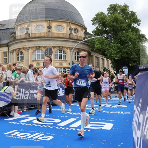 29.06.2025 - hella hamburg halbmarathon Strokosch-Dieckow http://msf.ph/oto/8270261 29.06.2025 10:46:24 Ziel 1600, 2222, 2842, 4237, 4497, 6421, 6691, 6978, 7335, 8142, 8482, 8981, 9232, 9386, 9529, 9786, 11185, 11773, 12171, 12651, 12891, 13698, 14045, 14200, 14228, 14262, 14482, 15157, 16127, 17281, 17461, 18118, 18211, 18637, 19209 meine-sportfotos.de
