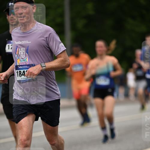 29.06.2025 - hella hamburg halbmarathon Dr. Thomas Lammeyer http://msf.ph/oto/8270285 29.06.2025 10:35:53 Kennedybrücke 1235, 1844, 2672, 2831, 2832, 3358, 3396, 3571, 3681, 4877, 4953, 5165, 5350, 5496, 5846, 5965, 6160, 6344, 6573, 7295, 7334, 7816, 7898, 8304, 8538, 8757, 8806, 9078, 9104, 9478, 9882, 9883, 10421, 10435, 10653 meine-sportfotos.de