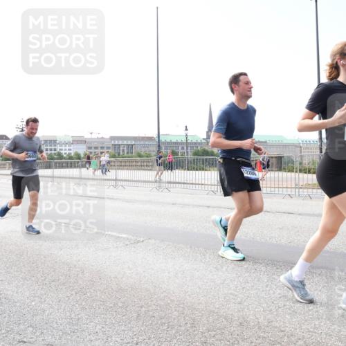 29.06.2025 - hella hamburg halbmarathon Lena Gebhardt http://msf.ph/oto/8270291 29.06.2025 10:11:21 Lombardsbrücke 1166, 1723, 1781, 1866, 2868, 3837, 4287, 5254, 5653, 7271, 7370, 8115, 8171, 8206, 8207, 8368, 8561, 8807, 8810, 9119, 10196, 10372, 11149, 11321, 11755, 12286, 12556, 12571, 12790, 12836, 13203, 13603, 13939, 14008, 14022, 14149, 14270, 15009, 15252, 15797, 15908, 16383, 17142, 17500, 17787, 18278, 18382, 19172, 19241 meine-sportfotos.de