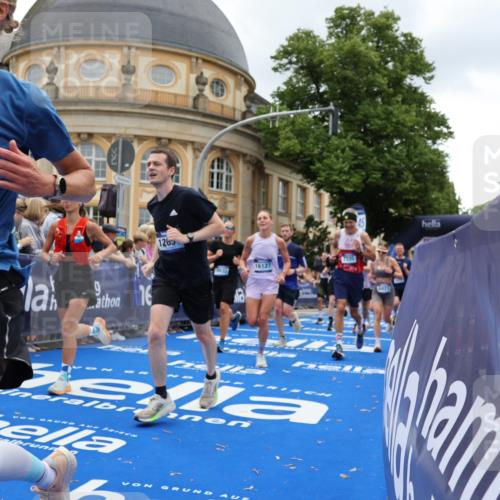 29.06.2025 - hella hamburg halbmarathon Strokosch-Dieckow http://msf.ph/oto/8270300 29.06.2025 10:46:25 Ziel 1600, 2222, 2842, 4237, 4497, 5459, 6421, 6691, 6978, 7335, 8142, 8482, 8981, 9232, 9386, 9529, 9786, 11185, 11773, 12171, 12651, 12891, 13698, 14045, 14200, 14228, 14262, 14482, 15157, 16127, 17281, 17461, 18118, 18211, 18637, 18882, 19209 meine-sportfotos.de