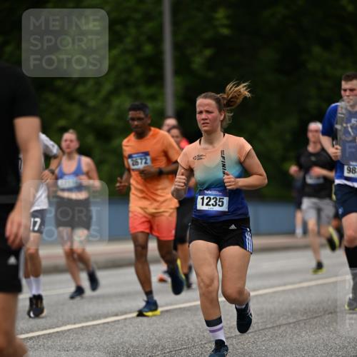 29.06.2025 - hella hamburg halbmarathon Dr. Thomas Lammeyer http://msf.ph/oto/8270325 29.06.2025 10:35:54 Kennedybrücke 1235, 2672, 2831, 2832, 3358, 3396, 3571, 3681, 4877, 4953, 5350, 5496, 5846, 5965, 6160, 6344, 6573, 7295, 7334, 7816, 7898, 8304, 8538, 8757, 8806, 9078, 9104, 9478, 9882, 9883, 10421, 10435, 10653 meine-sportfotos.de