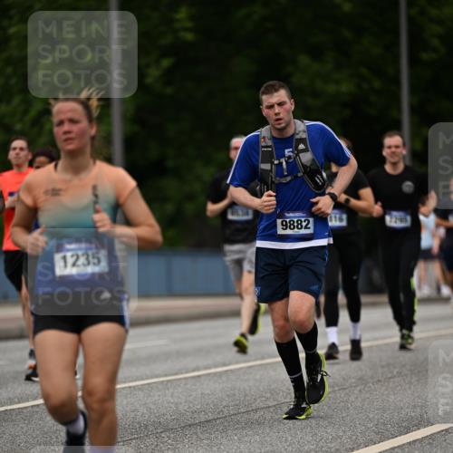 29.06.2025 - hella hamburg halbmarathon Dr. Thomas Lammeyer http://msf.ph/oto/8270350 29.06.2025 10:35:55 Kennedybrücke 1235, 2672, 2831, 2832, 3358, 3396, 3571, 3681, 4877, 4953, 5350, 5496, 5846, 6344, 6573, 7295, 7334, 7816, 7898, 8304, 8538, 8757, 8806, 9078, 9104, 9478, 9882, 9883, 10421, 10435, 10653 meine-sportfotos.de