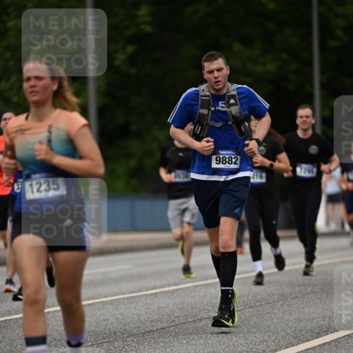 29.06.2025 - hella hamburg halbmarathon Dr. Thomas Lammeyer http://msf.ph/oto/8270355 29.06.2025 10:35:55 Kennedybrücke 1235, 2672, 2831, 2832, 3358, 3396, 3571, 3681, 4877, 4953, 5350, 5496, 5846, 6344, 6573, 7295, 7334, 7816, 7898, 8304, 8538, 8757, 8806, 9078, 9104, 9478, 9882, 9883, 10421, 10435, 10653 meine-sportfotos.de