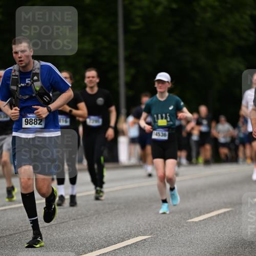 29.06.2025 - hella hamburg halbmarathon Dr. Thomas Lammeyer http://msf.ph/oto/8270380 29.06.2025 10:35:56 Kennedybrücke 1235, 2672, 2831, 2832, 3358, 4877, 4924, 4953, 5350, 5496, 5846, 6344, 7295, 7334, 7816, 7898, 8304, 8538, 8757, 9078, 9104, 9478, 9604, 9882, 9883, 10421, 10435, 10653 meine-sportfotos.de