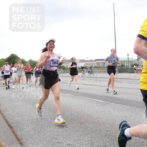 29.06.2025 - hella hamburg halbmarathon Lena Gebhardt http://msf.ph/oto/8270391 29.06.2025 10:54:18 Lombardsbrücke 1263, 19167, 1779, 5514, 2854, 260, 1017, 1263, 1687, 1744, 1762, 1779, 1789, 1822, 1949, 2079, 2244, 2372, 2532, 2600, 2761, 2854, 3079, 3187, 3188, 3249, 3364, 3465, 3467, 3557, 3761, 3795, 3857, 4323, 4685, 4720, 4838, 4971, 5157, 5185, 5216, 5309, 5430, 5514, 5804, 5817, 5898, 5933, 5964, 5993, 6023, 6192, 6279, 6468, 6583, 6987, 6988, 7498, 7614, 7670, 7874, 7946, 7986, 8801, 8803, 8867, 8924, 9130, 9138, 9203, 9503, 9572, 10207, 11354, 11390, 11785, 12930 meine-sportfotos.de