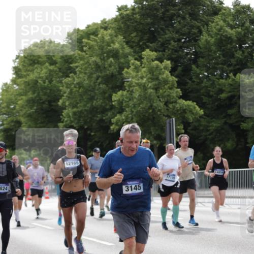 29.06.2025 - hella hamburg halbmarathon Jannik Wohlers http://msf.ph/oto/8270393 29.06.2025 10:33:51 Lombardsbrücke 1672, 2265, 2464, 2496, 2510, 2511, 2801, 2933, 3145, 3829, 3848, 4824, 4826, 5609, 6105, 6574, 7324, 7329, 8277, 8349, 8965, 10360, 10564, 11432, 11668, 12165, 12896, 13437, 13485, 13747, 13957, 14047, 14058, 14854, 14855, 14918, 14919, 15793, 15845, 15983, 16115, 16578, 17105, 17230, 17650, 17789, 17953, 18044 meine-sportfotos.de