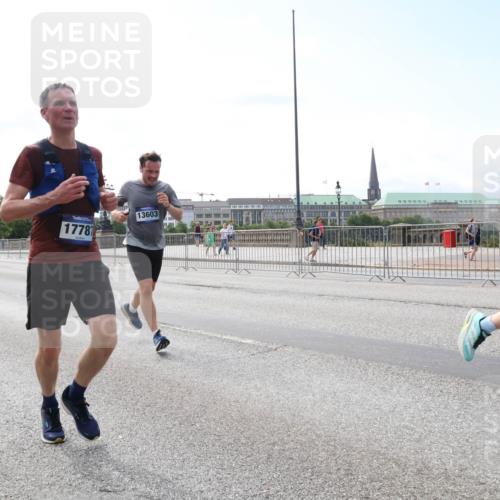 29.06.2025 - hella hamburg halbmarathon Lena Gebhardt http://msf.ph/oto/8270415 29.06.2025 10:11:21 Lombardsbrücke 1166, 1723, 1781, 1866, 2868, 3837, 4287, 5254, 5653, 7271, 7370, 8115, 8171, 8206, 8207, 8368, 8561, 8807, 8810, 9119, 10196, 10372, 11149, 11321, 11755, 12286, 12556, 12571, 12790, 12836, 13203, 13603, 13939, 14008, 14022, 14149, 14270, 15009, 15252, 15797, 15908, 16383, 17142, 17500, 17787, 18278, 18382, 19172, 19241 meine-sportfotos.de