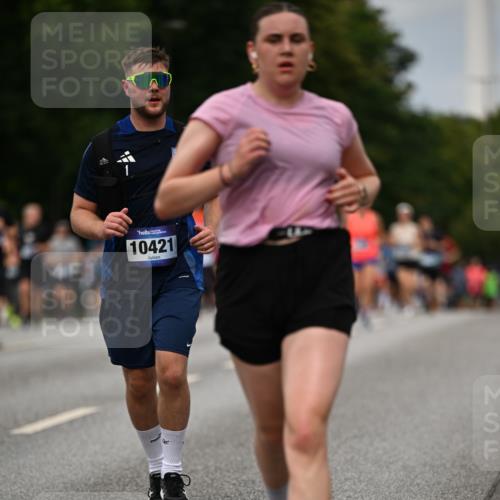 29.06.2025 - hella hamburg halbmarathon Dr. Thomas Lammeyer http://msf.ph/oto/8270419 29.06.2025 10:35:57 Kennedybrücke 1235, 2672, 2831, 2832, 3358, 4877, 4924, 5350, 5496, 6344, 7295, 7334, 7816, 7898, 8304, 8538, 8757, 9078, 9478, 9604, 9882, 9883, 10421, 10435, 10653 meine-sportfotos.de