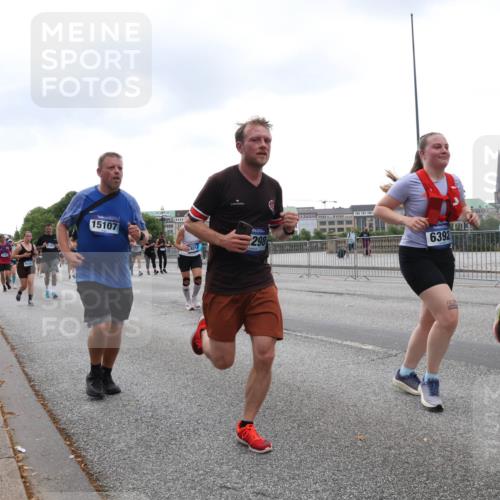 29.06.2025 - hella hamburg halbmarathon Lena Gebhardt http://msf.ph/oto/8270427 29.06.2025 10:46:19 Lombardsbrücke 1004, 1100, 1421, 1426, 1429, 1465, 1532, 1555, 1608, 1837, 1867, 1868, 2398, 2423, 2500, 2697, 2773, 2813, 2951, 2954, 3410, 3469, 4104, 4119, 4223, 4355, 4448, 4572, 4604, 5697, 5703, 5769, 5770, 5854, 5892, 6068, 6124, 6161, 6333, 6392, 7303, 7356, 7364, 7368, 7374, 7605, 7767, 7894, 7960, 7983, 8047, 8551, 8700, 9120, 9121, 9129, 9337, 9426, 9445, 9691, 10153, 10230, 10511, 11358, 11361, 11876, 11910, 12298, 12333, 12507, 12522, 13969, 14261, 15852, 16882 meine-sportfotos.de