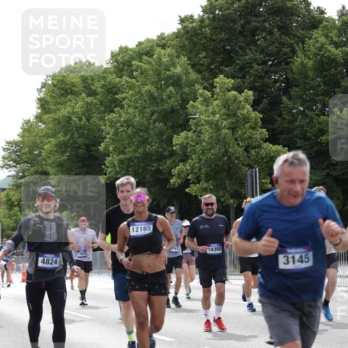 29.06.2025 - hella hamburg halbmarathon Jannik Wohlers http://msf.ph/oto/8270428 29.06.2025 10:33:52 Lombardsbrücke 1672, 2265, 2412, 2464, 2496, 2510, 2511, 2801, 2933, 3145, 3829, 3848, 4824, 4826, 5609, 6105, 6574, 7324, 7329, 8277, 8349, 8965, 10360, 10564, 11432, 11668, 11872, 12165, 12896, 13437, 13485, 13747, 13957, 14047, 14058, 14854, 14855, 14918, 14919, 15793, 15983, 16115, 16578, 16919, 17105, 17230, 17650, 17789, 17953, 18044 meine-sportfotos.de