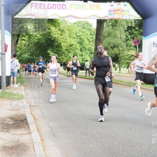 29.06.2025 - hella hamburg halbmarathon MichiJ http://msf.ph/oto/8270440 29.06.2025 10:31:14 Zwischen KM18-KM19 1353, 2233, 2653, 3116, 3697, 4229, 7448, 7635, 7734, 7765, 9364, 10216, 11907, 12327, 14210, 15233, 15301, 15921, 16626, 17363, 17733, 17864, 17911, 18274, 18449, 18632, 18659, 18920, 18987, 19090 meine-sportfotos.de