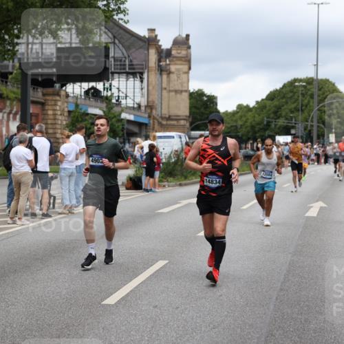 29.06.2025 - hella hamburg halbmarathon Yannick Fuchs http://msf.ph/oto/8270447 29.06.2025 10:49:03 20KM 1125, 1506, 1628, 2029, 2119, 2252, 2448, 2561, 2955, 3256, 3652, 4029, 4616, 4868, 4903, 5021, 5319, 6355, 6433, 6891, 6938, 8487, 8618, 8973, 10044, 10188, 10368, 10376, 11184, 11568, 11797, 11799, 11976, 12483, 12526, 12584, 12961, 13267, 14750, 14834, 14845, 14909, 15389, 15854, 15868, 15896, 16110, 16327, 17842, 18031, 18190, 18380 meine-sportfotos.de