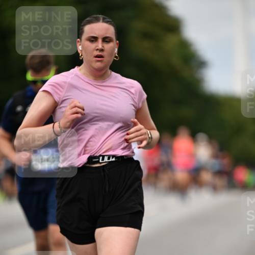29.06.2025 - hella hamburg halbmarathon Dr. Thomas Lammeyer http://msf.ph/oto/8270463 29.06.2025 10:35:58 Kennedybrücke 1235, 2672, 2831, 2832, 3358, 4877, 4924, 5496, 6344, 7295, 7334, 7344, 7816, 7898, 8304, 8538, 8757, 9078, 9478, 9604, 9882, 9883, 10421, 10435, 10653 meine-sportfotos.de