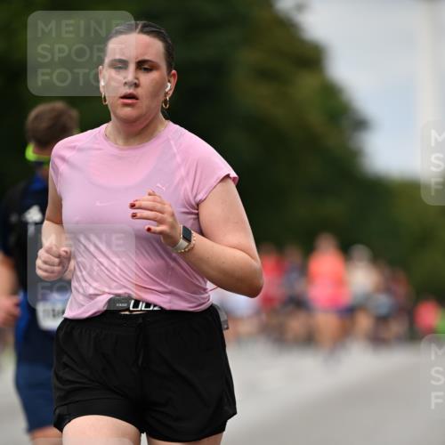 29.06.2025 - hella hamburg halbmarathon Dr. Thomas Lammeyer http://msf.ph/oto/8270473 29.06.2025 10:35:58 Kennedybrücke 1235, 2672, 2831, 2832, 3358, 4877, 4924, 5496, 6344, 7295, 7334, 7344, 7816, 7898, 8304, 8538, 8757, 9078, 9478, 9604, 9882, 9883, 10421, 10435, 10653 meine-sportfotos.de