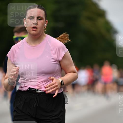 29.06.2025 - hella hamburg halbmarathon Dr. Thomas Lammeyer http://msf.ph/oto/8270483 29.06.2025 10:35:58 Kennedybrücke 1235, 2672, 2831, 2832, 3358, 4877, 4924, 5496, 6344, 7295, 7334, 7344, 7816, 7898, 8304, 8538, 8757, 9078, 9478, 9604, 9882, 9883, 10421, 10435, 10653 meine-sportfotos.de