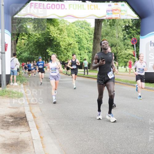 29.06.2025 - hella hamburg halbmarathon MichiJ http://msf.ph/oto/8270499 29.06.2025 10:31:14 Zwischen KM18-KM19 1353, 2233, 2653, 3116, 3697, 4229, 7448, 7635, 7734, 7765, 9364, 10216, 11907, 12327, 14210, 15233, 15301, 15921, 16626, 17363, 17733, 17864, 17911, 18274, 18449, 18632, 18659, 18920, 18987, 19090 meine-sportfotos.de
