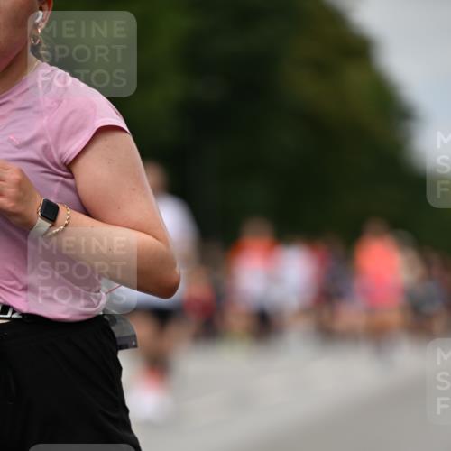 29.06.2025 - hella hamburg halbmarathon Dr. Thomas Lammeyer http://msf.ph/oto/8270510 29.06.2025 10:35:59 Kennedybrücke 1235, 2672, 2831, 2832, 3358, 3752, 4877, 4924, 5496, 6344, 7295, 7334, 7344, 7570, 7695, 7816, 7898, 8304, 8538, 8757, 9078, 9478, 9604, 9882, 9883, 10421, 10653 meine-sportfotos.de