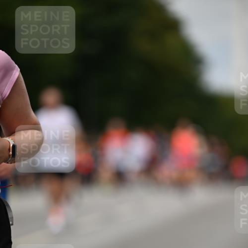 29.06.2025 - hella hamburg halbmarathon Dr. Thomas Lammeyer http://msf.ph/oto/8270536 29.06.2025 10:35:59 Kennedybrücke 1235, 2672, 2831, 2832, 3358, 3752, 4877, 4924, 5496, 6344, 7295, 7334, 7344, 7570, 7695, 7816, 7898, 8304, 8538, 8757, 9078, 9478, 9604, 9882, 9883, 10421, 10653 meine-sportfotos.de