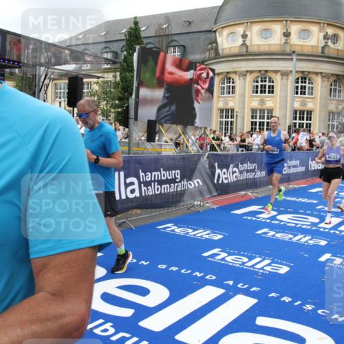 29.06.2025 - hella hamburg halbmarathon Michael Strokosch http://msf.ph/oto/8270543 29.06.2025 10:53:09 Ziel 2111, 2208, 3059, 3258, 3334, 4121, 7864, 8587, 9093, 9537, 12155, 12910, 14323, 19208 meine-sportfotos.de