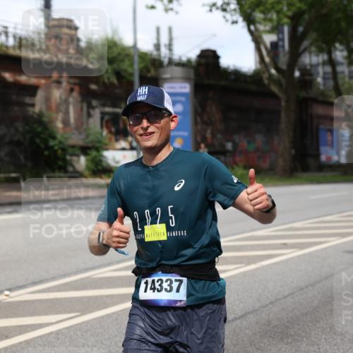 29.06.2025 - hella hamburg halbmarathon Yannick Fuchs http://msf.ph/oto/8270566 29.06.2025 10:36:58 20KM 1209, 1312, 1700, 1903, 2233, 3523, 4235, 4823, 5436, 5682, 6639, 6721, 6770, 7035, 7363, 7448, 7693, 7734, 7765, 7865, 9833, 10216, 10469, 11907, 12098, 13446, 13483, 13709, 13725, 14811, 15095, 15175, 15270, 15297, 15301, 16295, 16507, 16626, 16660, 16677, 17000, 17016, 17177, 17363, 17637, 17864, 18330, 18559, 18632, 18680, 18920 meine-sportfotos.de