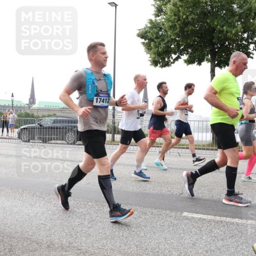 29.06.2025 - hella hamburg halbmarathon Lena Gebhardt http://msf.ph/oto/8270574 29.06.2025 10:34:49 Lombardsbrücke 17412, 1025, 1284, 1849, 2023, 2355, 2412, 2510, 2511, 3130, 3409, 3420, 4540, 4884, 5453, 5609, 6034, 6171, 6310, 6329, 6335, 6379, 6397, 6571, 6574, 6803, 6843, 7020, 7299, 7386, 7644, 7733, 8369, 8705, 8793, 9122, 9164, 9248, 9379, 9448, 9514, 10335, 10358, 10464, 10606, 10674, 11122, 11245, 11646, 11872, 12019, 12164, 12236, 12382, 12764, 13957, 15477, 16238, 16311, 16390, 16682, 16919, 17230, 18158, 18941 meine-sportfotos.de