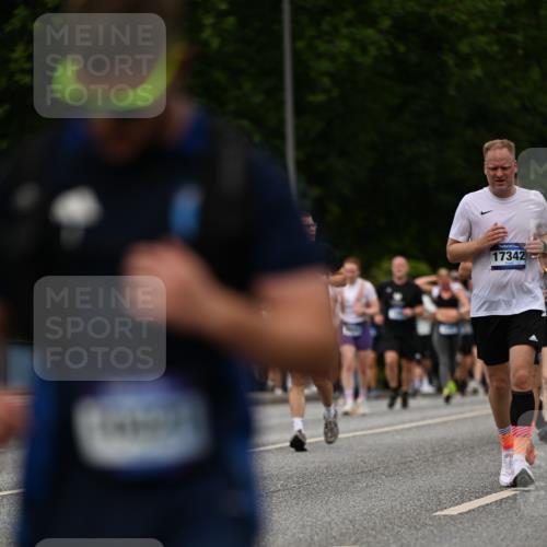 29.06.2025 - hella hamburg halbmarathon Dr. Thomas Lammeyer http://msf.ph/oto/8270596 29.06.2025 10:36:00 Kennedybrücke 1235, 2672, 3358, 3752, 4877, 4924, 5496, 5743, 6344, 7295, 7334, 7344, 7570, 7695, 7816, 7898, 8304, 8538, 8757, 9478, 9604, 9882, 9883, 10421, 10653 meine-sportfotos.de