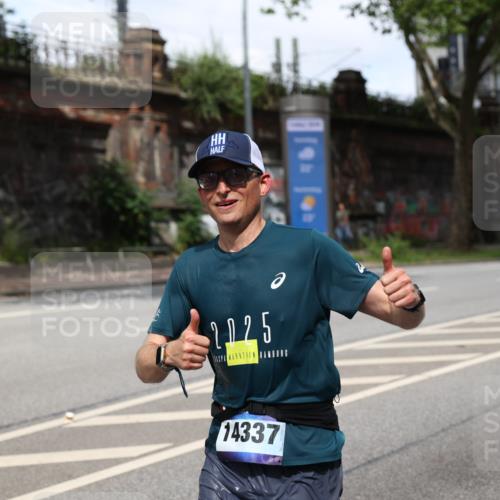29.06.2025 - hella hamburg halbmarathon Yannick Fuchs http://msf.ph/oto/8270605 29.06.2025 10:36:58 20KM 1209, 1312, 1700, 1903, 2233, 3523, 4235, 4823, 5436, 5682, 6639, 6721, 6770, 7035, 7363, 7448, 7693, 7734, 7765, 7865, 9833, 10216, 10469, 11907, 12098, 13446, 13483, 13709, 13725, 14811, 15095, 15175, 15270, 15297, 15301, 16295, 16507, 16626, 16660, 16677, 17000, 17016, 17177, 17363, 17637, 17864, 18330, 18559, 18632, 18680, 18920 meine-sportfotos.de