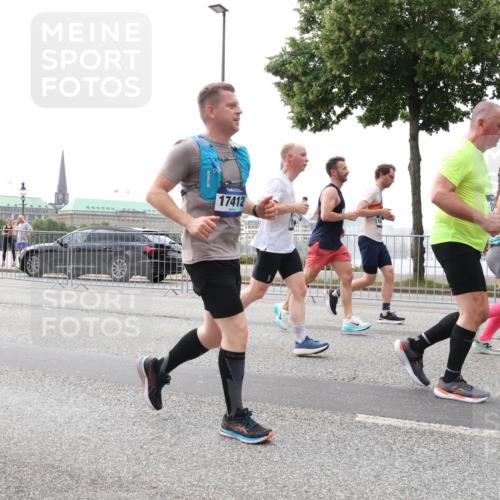 29.06.2025 - hella hamburg halbmarathon Lena Gebhardt http://msf.ph/oto/8270635 29.06.2025 10:34:49 Lombardsbrücke 17412, 1025, 1284, 1849, 2023, 2355, 2412, 2510, 2511, 3130, 3409, 3420, 4540, 4884, 5453, 5609, 6034, 6171, 6310, 6329, 6335, 6379, 6397, 6571, 6574, 6803, 6843, 7020, 7299, 7386, 7644, 7733, 8369, 8705, 8793, 9122, 9164, 9248, 9379, 9448, 9514, 10335, 10358, 10464, 10606, 10674, 11122, 11245, 11646, 11872, 12019, 12164, 12236, 12382, 12764, 13957, 15477, 16238, 16311, 16390, 16682, 16919, 17230, 18158, 18941 meine-sportfotos.de