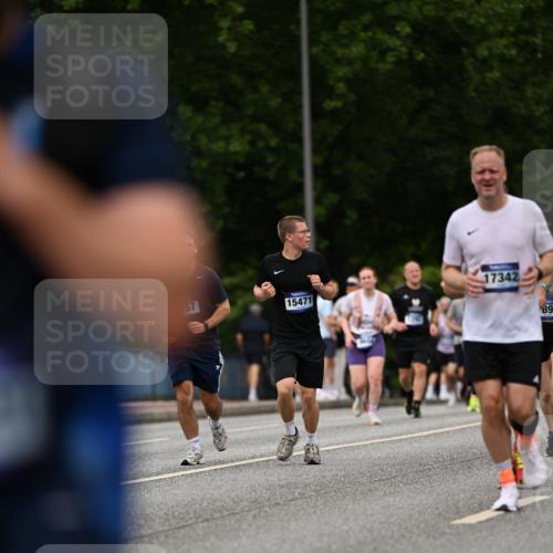 29.06.2025 - hella hamburg halbmarathon Dr. Thomas Lammeyer http://msf.ph/oto/8270638 29.06.2025 10:36:01 Kennedybrücke 1235, 2672, 3358, 3752, 4314, 4877, 4924, 5496, 5601, 5743, 6344, 7295, 7334, 7344, 7570, 7695, 7816, 7898, 8304, 8538, 8757, 9478, 9604, 9882, 10421, 10653 meine-sportfotos.de