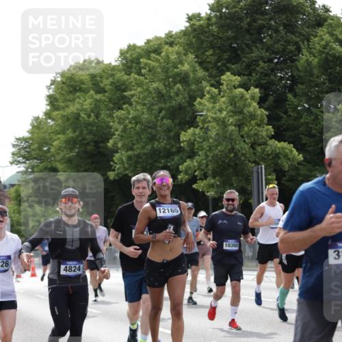 29.06.2025 - hella hamburg halbmarathon Jannik Wohlers http://msf.ph/oto/8270640 29.06.2025 10:33:52 Lombardsbrücke 1672, 2265, 2412, 2464, 2496, 2510, 2511, 2801, 2933, 3145, 3829, 3848, 4824, 4826, 5609, 6105, 6574, 7324, 7329, 8277, 8349, 8965, 10360, 10564, 11432, 11668, 11872, 12165, 12896, 13437, 13485, 13747, 13957, 14047, 14058, 14854, 14855, 14918, 14919, 15793, 15983, 16115, 16578, 16919, 17105, 17230, 17650, 17789, 17953, 18044 meine-sportfotos.de