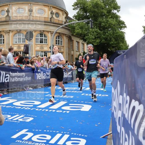 29.06.2025 - hella hamburg halbmarathon Strokosch-Dieckow http://msf.ph/oto/8270641 29.06.2025 10:46:29 Ziel 2222, 2842, 4237, 4497, 5459, 6421, 6978, 7335, 8482, 8981, 9051, 9232, 9386, 9529, 9786, 11185, 11773, 12891, 13525, 14045, 14228, 14482, 15133, 15157, 15206, 16127, 17281, 17461, 18637, 18882, 19209 meine-sportfotos.de
