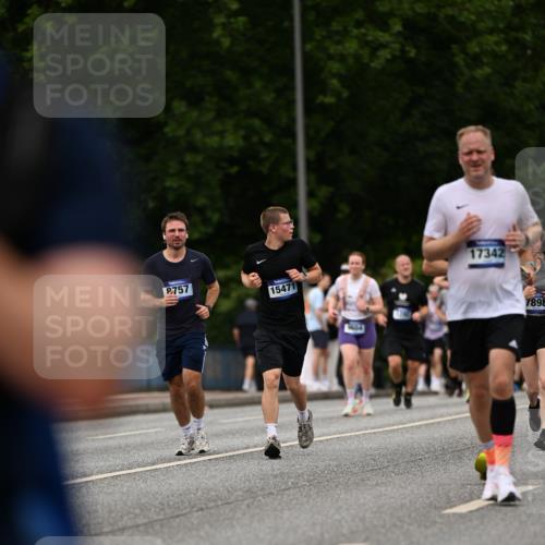 29.06.2025 - hella hamburg halbmarathon Dr. Thomas Lammeyer http://msf.ph/oto/8270658 29.06.2025 10:36:01 Kennedybrücke 1235, 2672, 3358, 3752, 4314, 4877, 4924, 5496, 5601, 5743, 6344, 7295, 7334, 7344, 7570, 7695, 7816, 7898, 8304, 8538, 8757, 9478, 9604, 9882, 10421, 10653 meine-sportfotos.de