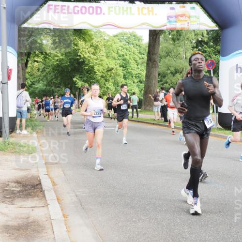 29.06.2025 - hella hamburg halbmarathon MichiJ http://msf.ph/oto/8270659 29.06.2025 10:31:15 Zwischen KM18-KM19 1353, 2653, 3116, 3697, 4229, 4235, 7448, 7635, 7734, 7765, 9364, 10216, 11907, 12327, 15233, 16626, 17733, 17864, 17911, 18274, 18449, 18632, 18659, 18920, 18987, 19090 meine-sportfotos.de