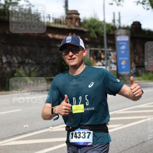 29.06.2025 - hella hamburg halbmarathon Yannick Fuchs http://msf.ph/oto/8270677 29.06.2025 10:36:58 20KM 1209, 1312, 1700, 1903, 2233, 3523, 4235, 4823, 5436, 5682, 6639, 6721, 6770, 7035, 7363, 7448, 7693, 7734, 7765, 7865, 9833, 10216, 10469, 11907, 12098, 13446, 13483, 13709, 13725, 14811, 15095, 15175, 15270, 15297, 15301, 16295, 16507, 16626, 16660, 16677, 17000, 17016, 17177, 17363, 17637, 17864, 18330, 18559, 18632, 18680, 18920 meine-sportfotos.de