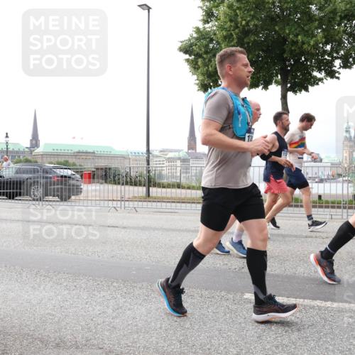 29.06.2025 - hella hamburg halbmarathon Lena Gebhardt http://msf.ph/oto/8270692 29.06.2025 10:34:49 Lombardsbrücke 6571, 1025, 1284, 1849, 2023, 2355, 2412, 2510, 2511, 3130, 3409, 3420, 4540, 4884, 5453, 5609, 6034, 6171, 6310, 6329, 6335, 6379, 6397, 6571, 6574, 6803, 6843, 7020, 7299, 7386, 7644, 7733, 8369, 8705, 8793, 9122, 9164, 9248, 9379, 9448, 9514, 10335, 10358, 10464, 10606, 10674, 11122, 11245, 11646, 11872, 12019, 12164, 12236, 12382, 12764, 13957, 15477, 16238, 16311, 16390, 16682, 16919, 17230, 18158, 18941 meine-sportfotos.de